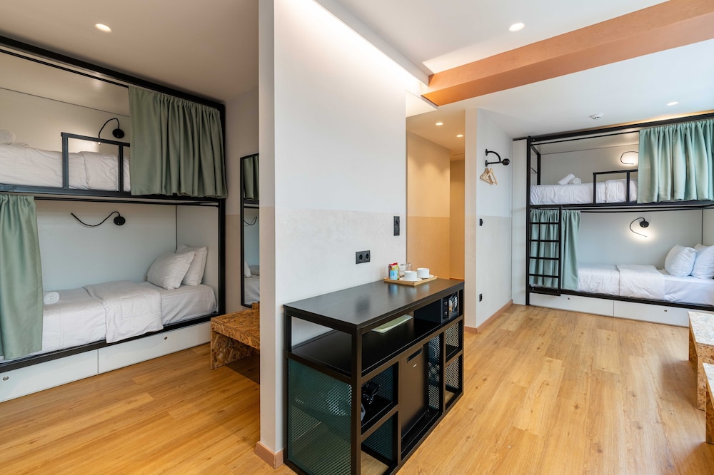 Economy Quadruple Room photo 1