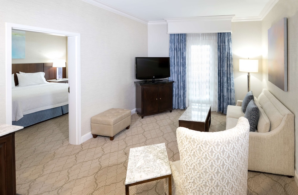 Suite, 1 King Bed, Accessible, Non Smoking - Photo 2