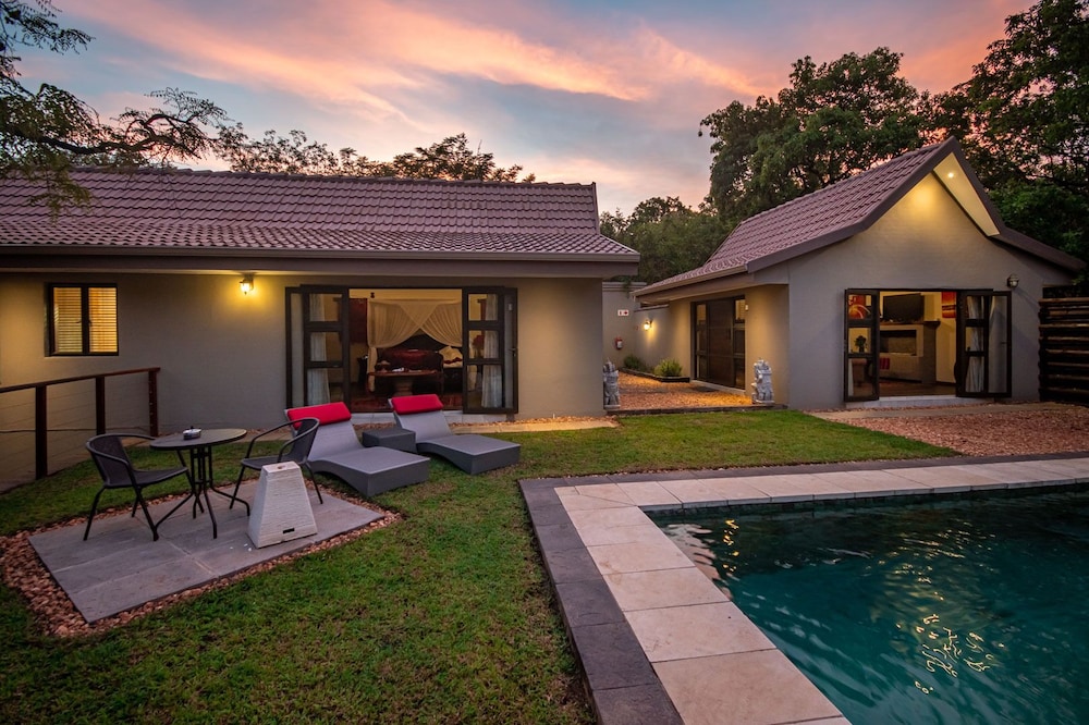 Luxury Villa photo 2