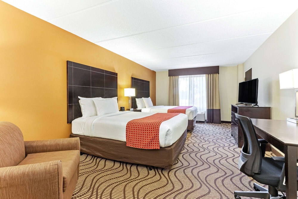 Room, 2 Queen Beds, Accessible, Non Smoking (Mobility Accessible) - Photo 1