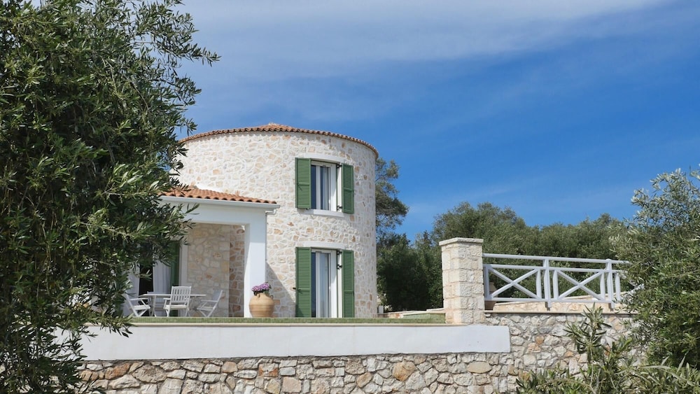 Villa photo 2