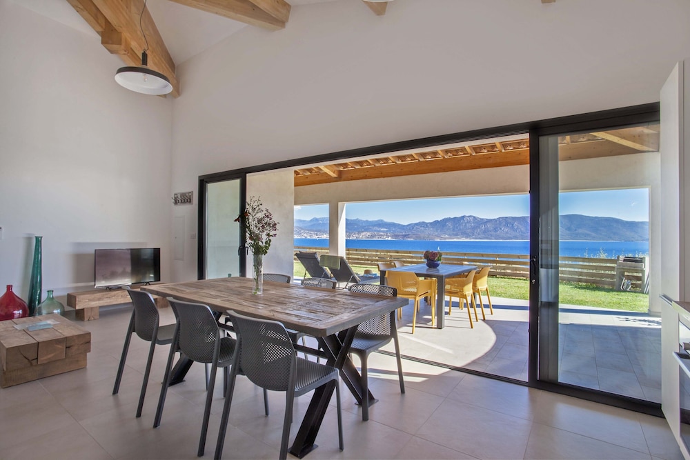3 bedroom villa - sea view - jacuzzi photo 2