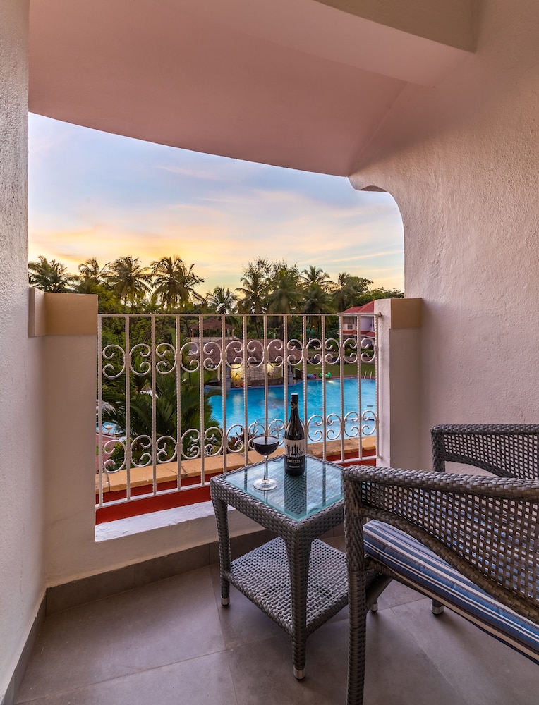 Suite With Complimentary In-House Entertainment & 15% Off On FnB,Spa & Laundry photo