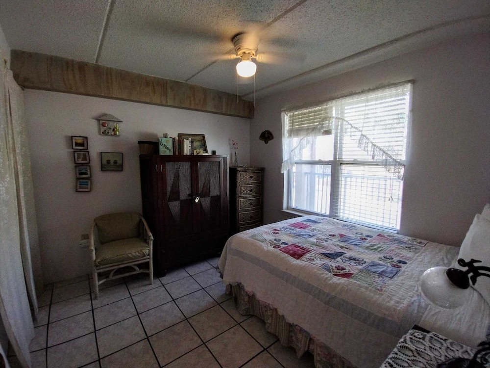 Condo, 2 Bedrooms