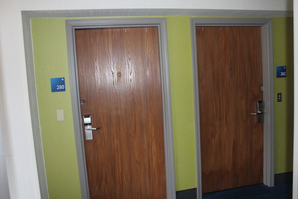 Standard Room, Multiple Beds - Photo 3