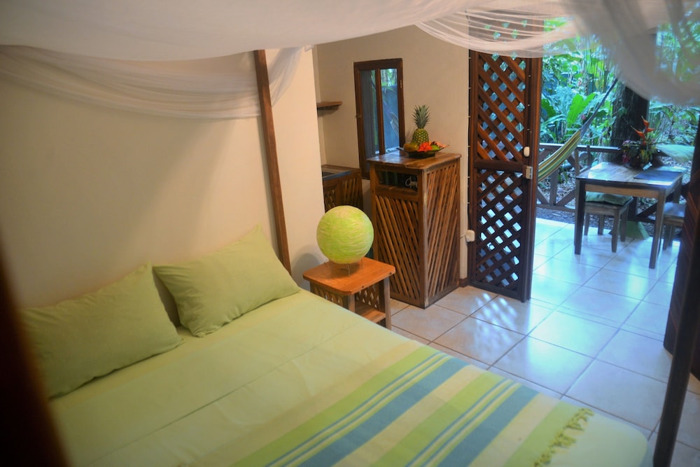 Comfort Cottage, 1 Queen Bed, Kitchenette, Terrace, Private Garden