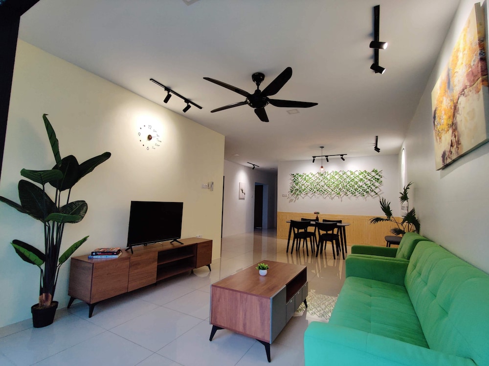 Family Condo, 3 Bedrooms, Pool Access - Photo 10