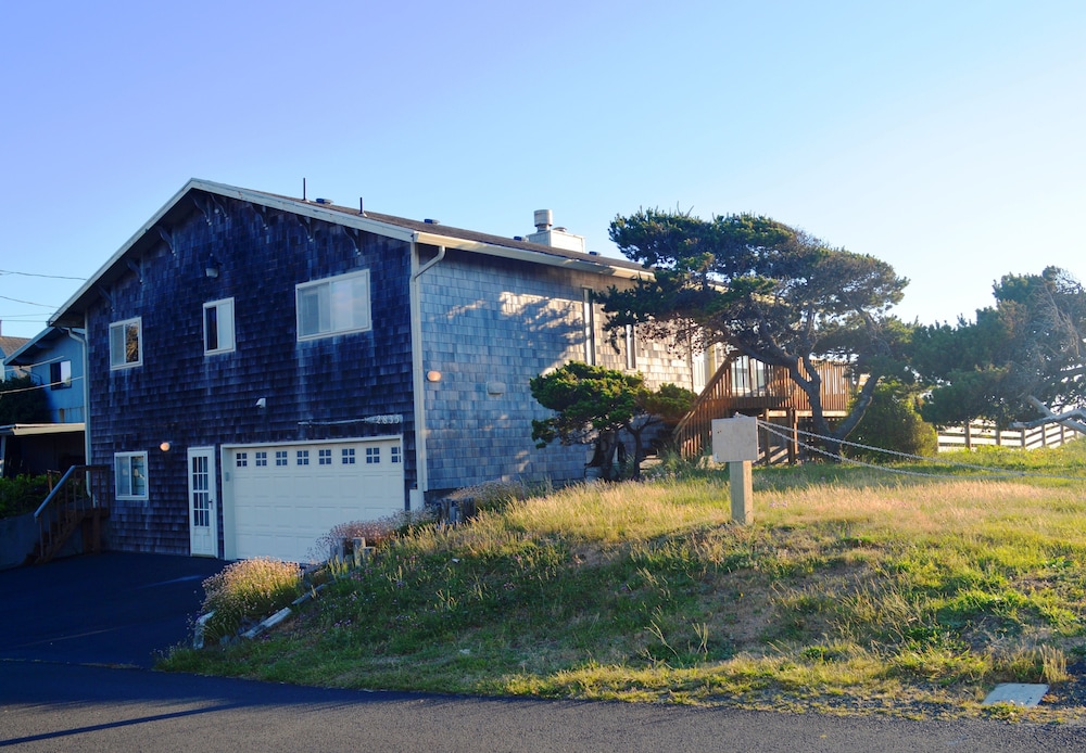 House, 2 Bedrooms, Hot Tub, Oceanfront photo 3