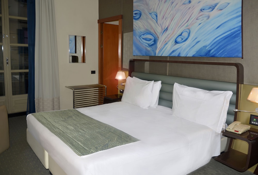 Standard Room, 1 King Bed, Non Smoking photo 1