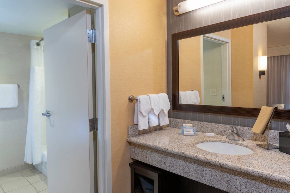 Room, 2 Queen Beds (Mobility Accessible, Tub) - Photo 4