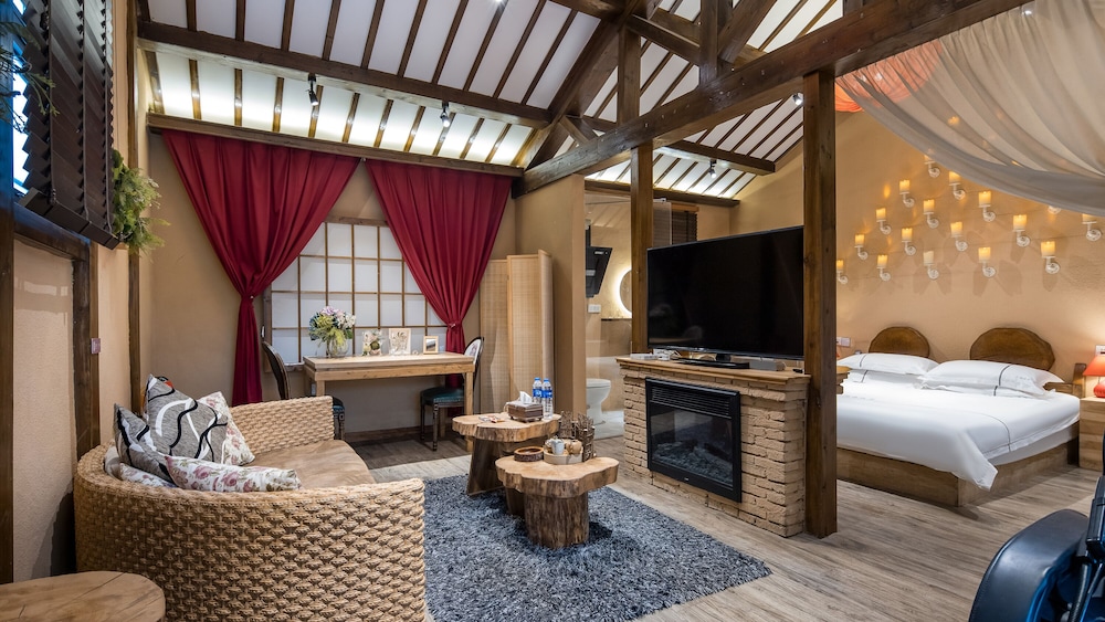 Signature Double Room (Mainland-Chinese Citizen Only) photo 3