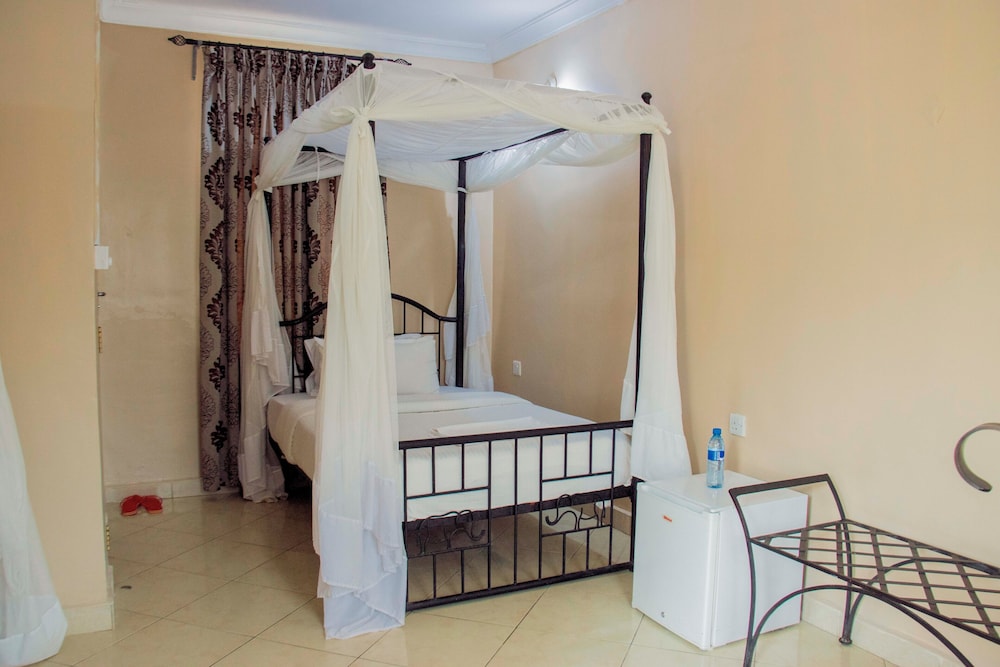 Business Double or Twin Room, 2 Double Beds photo 2