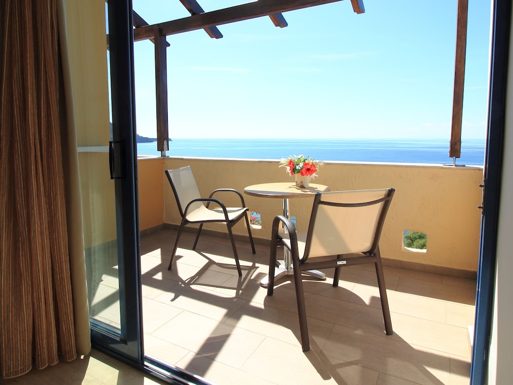 Double Room, Sea View - Photo 3