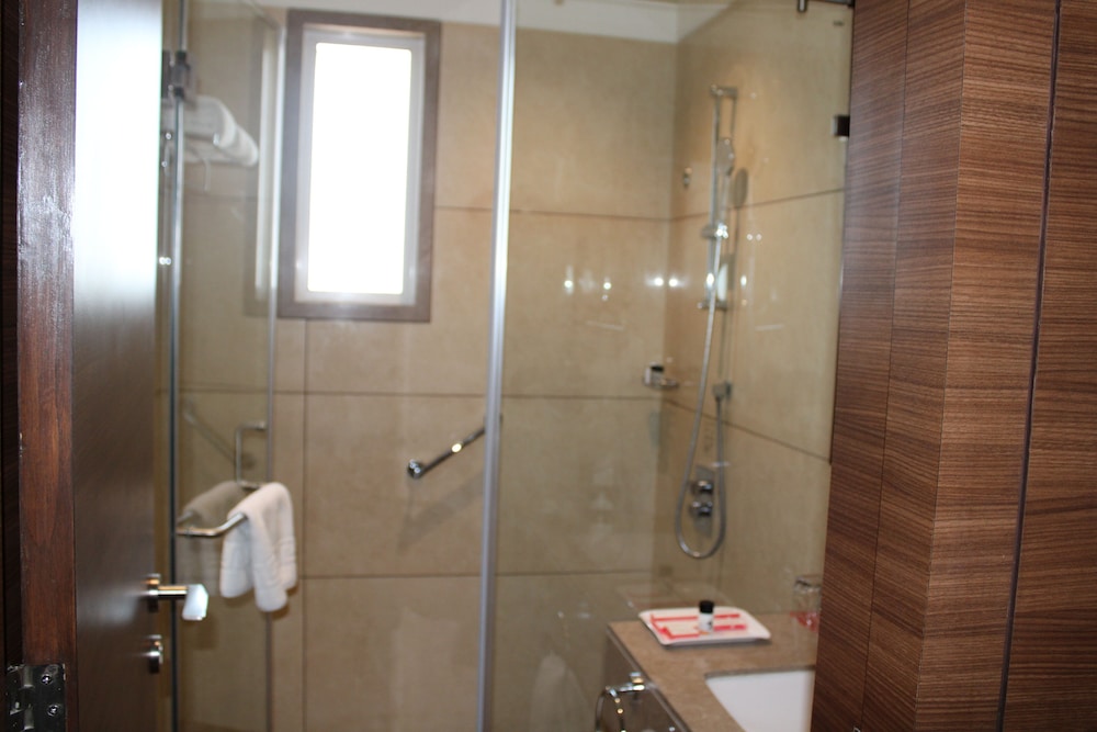 Deluxe Room, 1 King Bed, Non Smoking photo 2