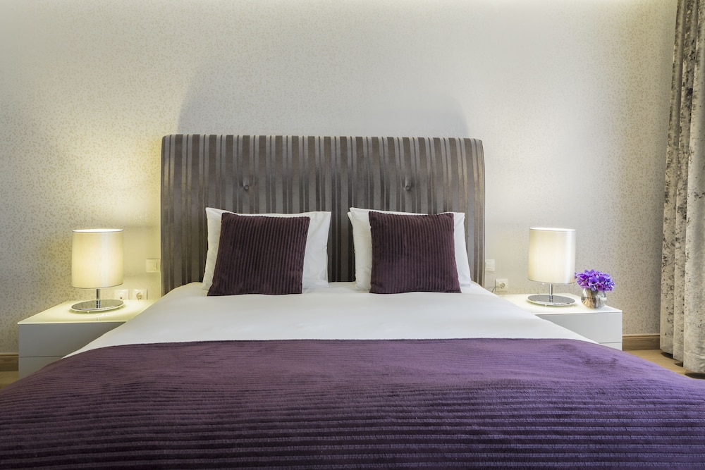 Executive Suite - Photo 2