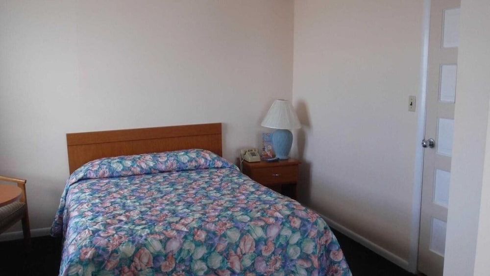 Room, 1 Double Bed, Non Smoking - Photo 3