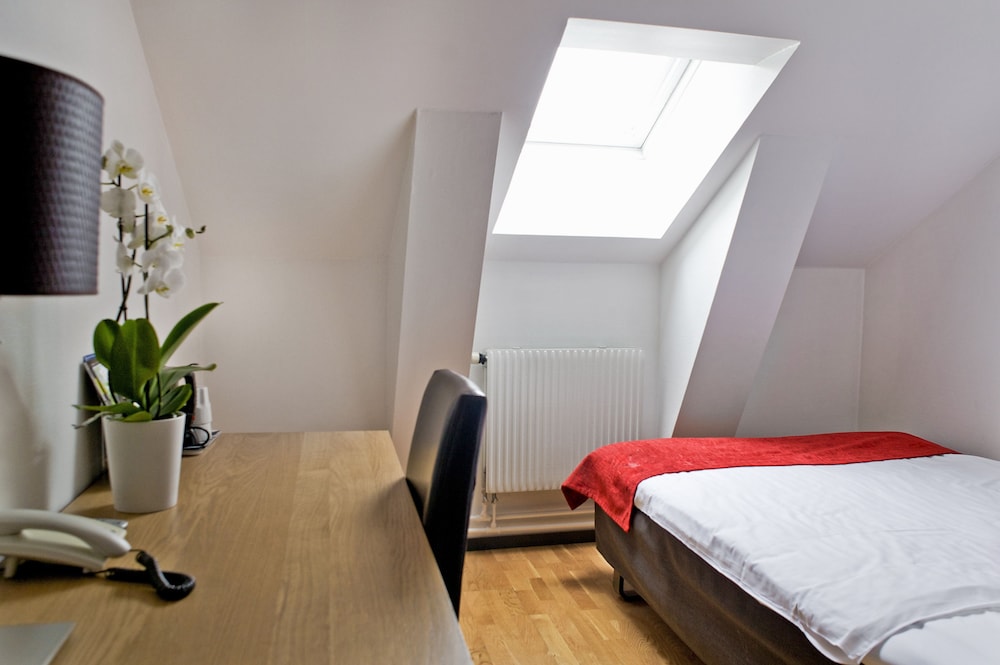 Standard Room, 1 Twin Bed, Non Smoking - Photo 3