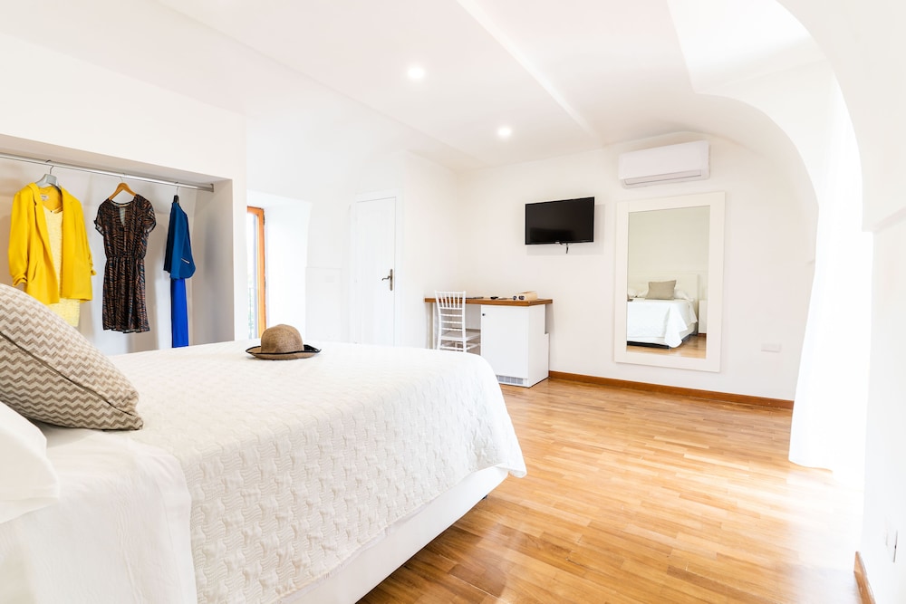 Junior Suite, 1 Bedroom, Terrace photo 2