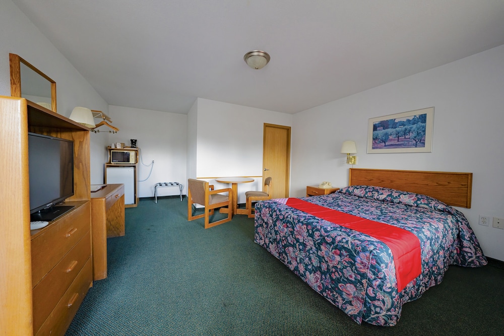 Deluxe Single Room, 1 Queen Bed photo 2