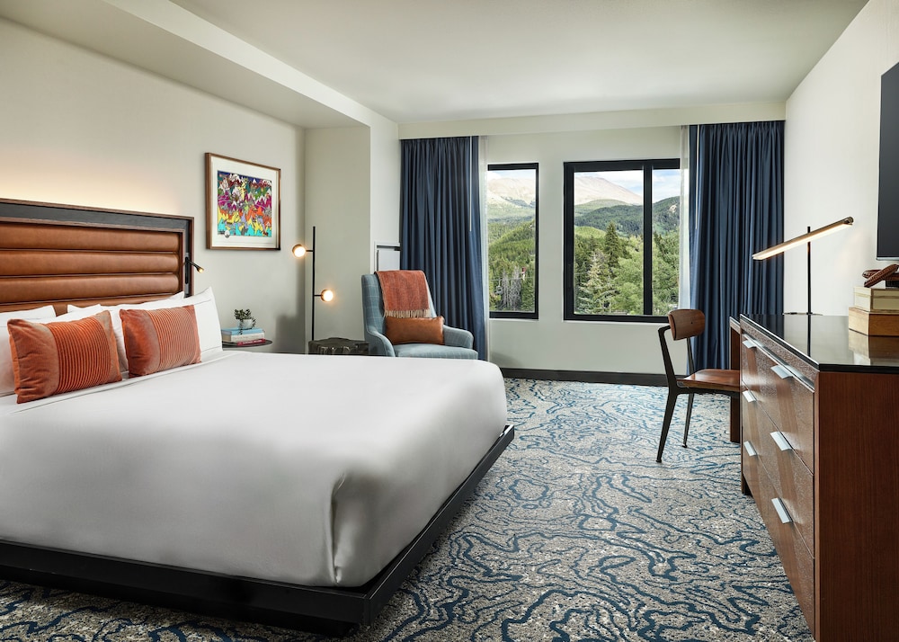 Deluxe Room, 1 King Bed - Photo 2