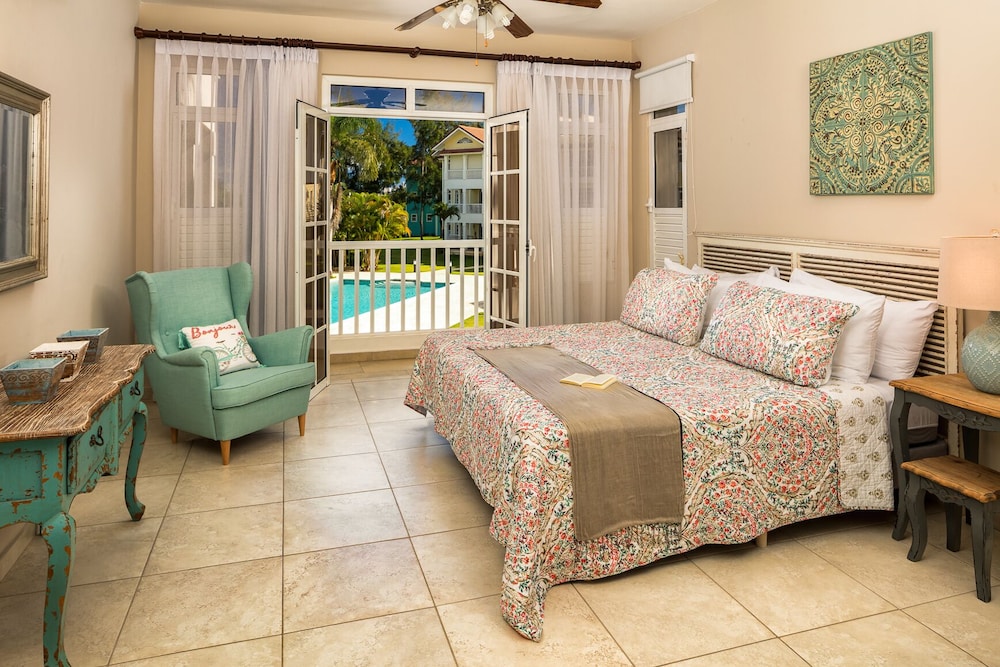 Premium Condo, 2 Bedrooms, Pool View photo 1