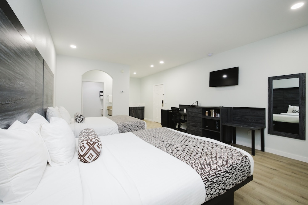Standard Double Room, 2 Queen Beds, Non Smoking, Kitchenette photo 1