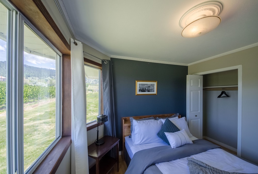 Deluxe Suite, 2 Bedrooms, Lake View photo 2