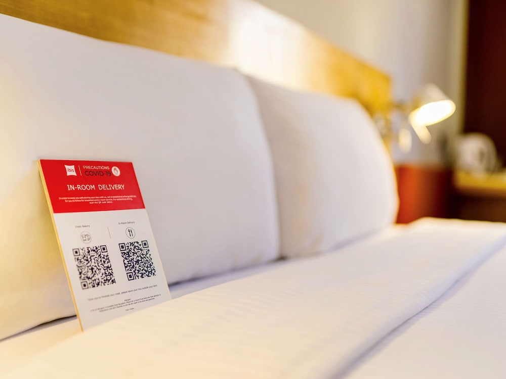 Standard Room, 1 Queen Bed photo 3