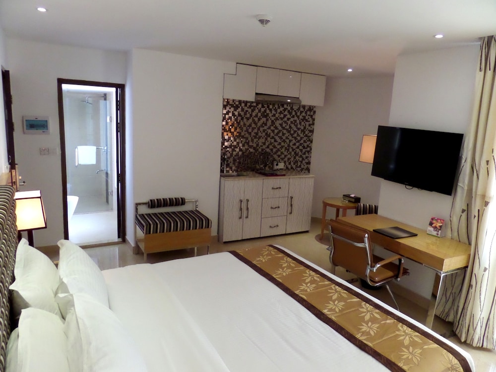 Royal Suite Kitchenette Double Occupancy photo 2