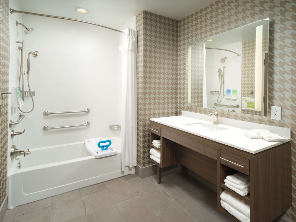 Studio, 1 Queen Bed, Accessible, Bathtub (Mobility & Hearing) - Photo 5