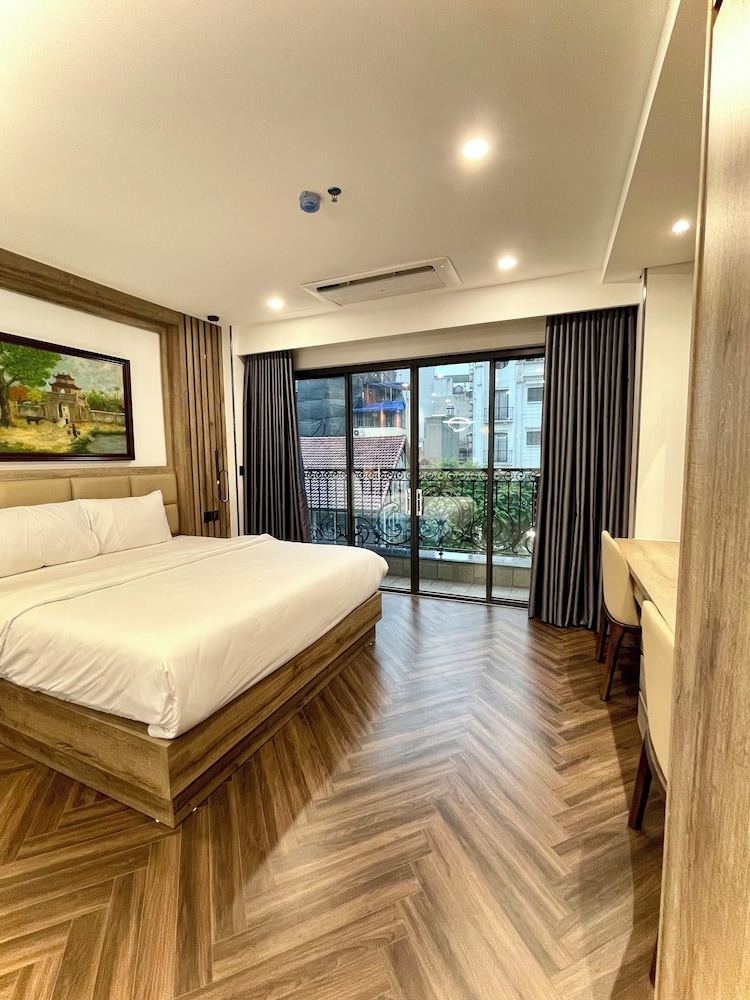 Luxury Apartment, Balcony, City View