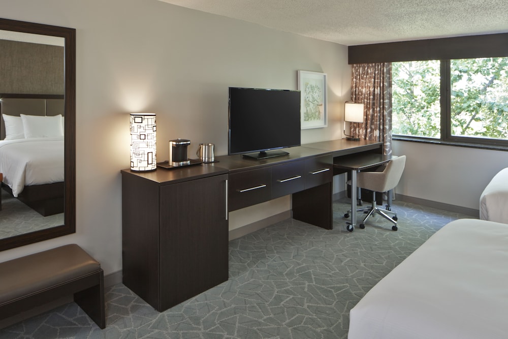Room, 2 Queen Beds, Accessible, Bathtub (Mobility & Hearing) - Photo 4