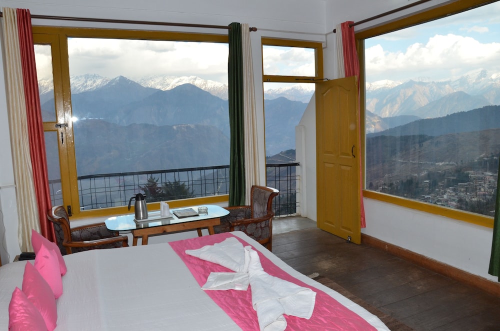 Superior Double Room, 1 Double Bed, Smoking, Mountain View photo 2