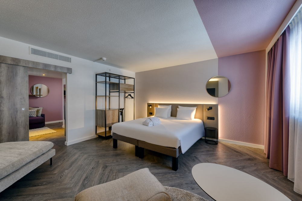 Suite, 1 Double Bed - Photo 18