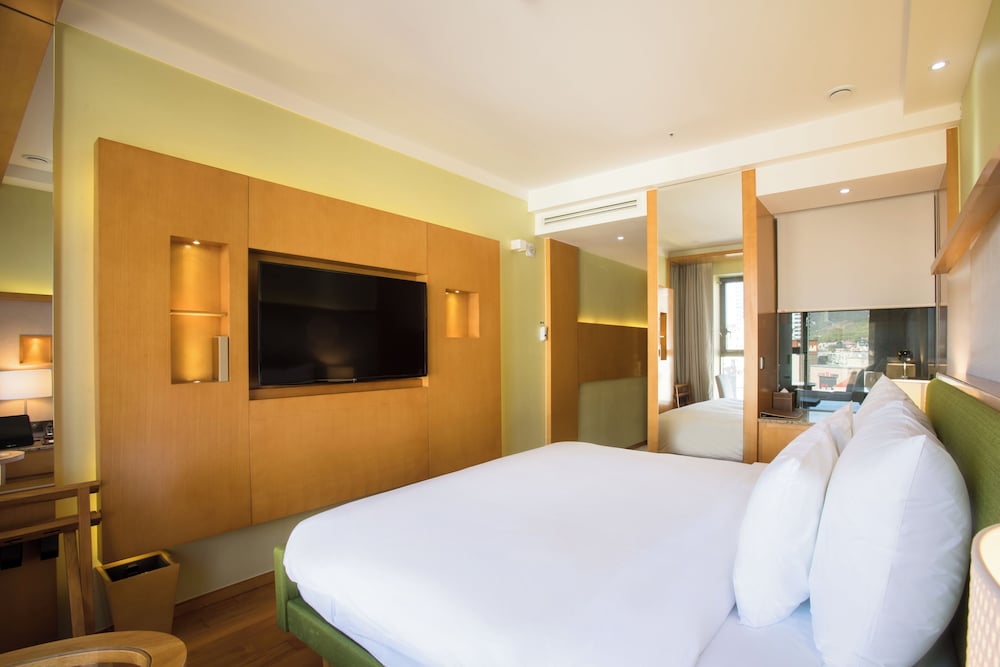 Run of House (Room type assigned upon check-in) - Pool access for 2 (1PM-4PM / 1 time only) photo 1