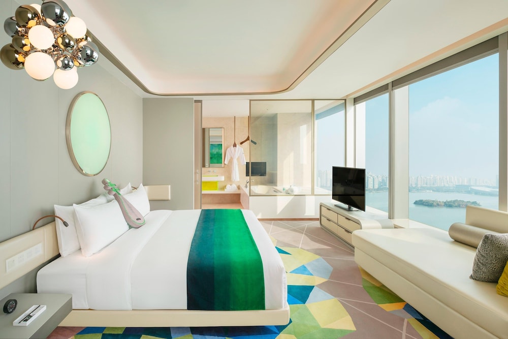 Marvelous Suite, 1 Bedroom, High Floor Lake View photo 3