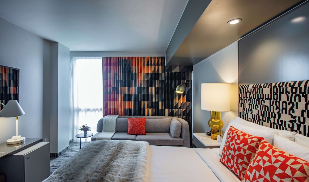 Standard Room, 1 King Bed, Non Smoking (Walk-in Shower;with Sofabed) - Photo 3