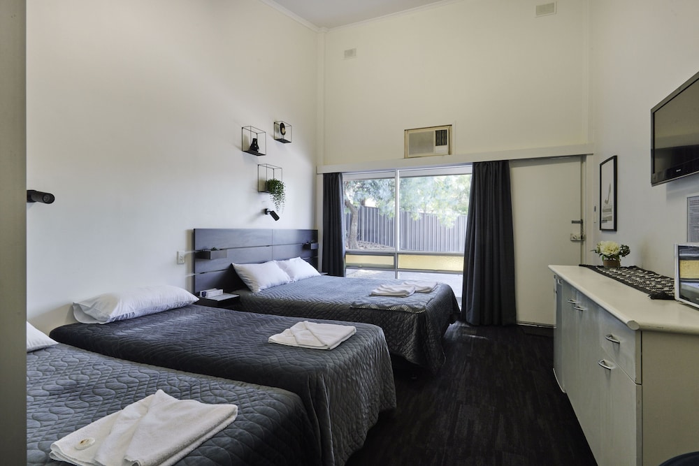Standard Triple Room - Photo 2