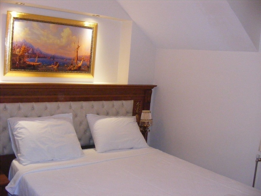 Budget Double Room photo 2
