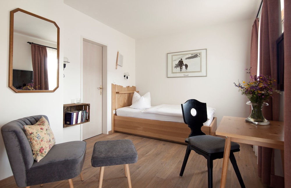 Single Room, Balcony, Mountain View photo 1