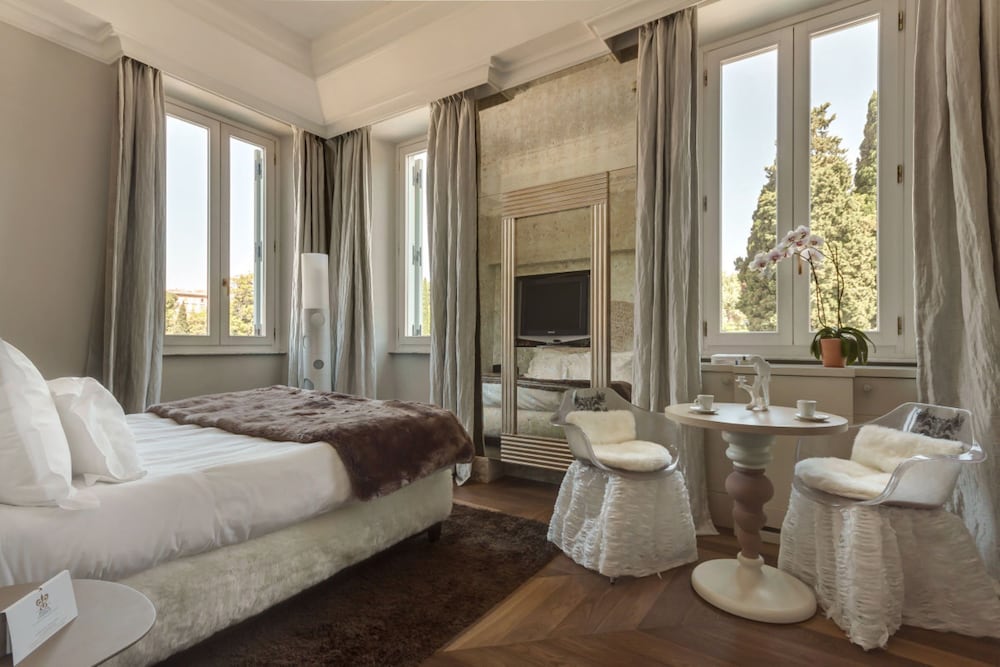 Double Room (Master, Colosseum View)