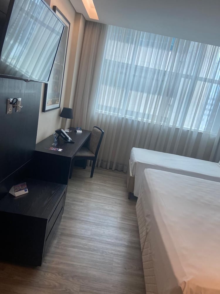 Quarto Triplo Casal