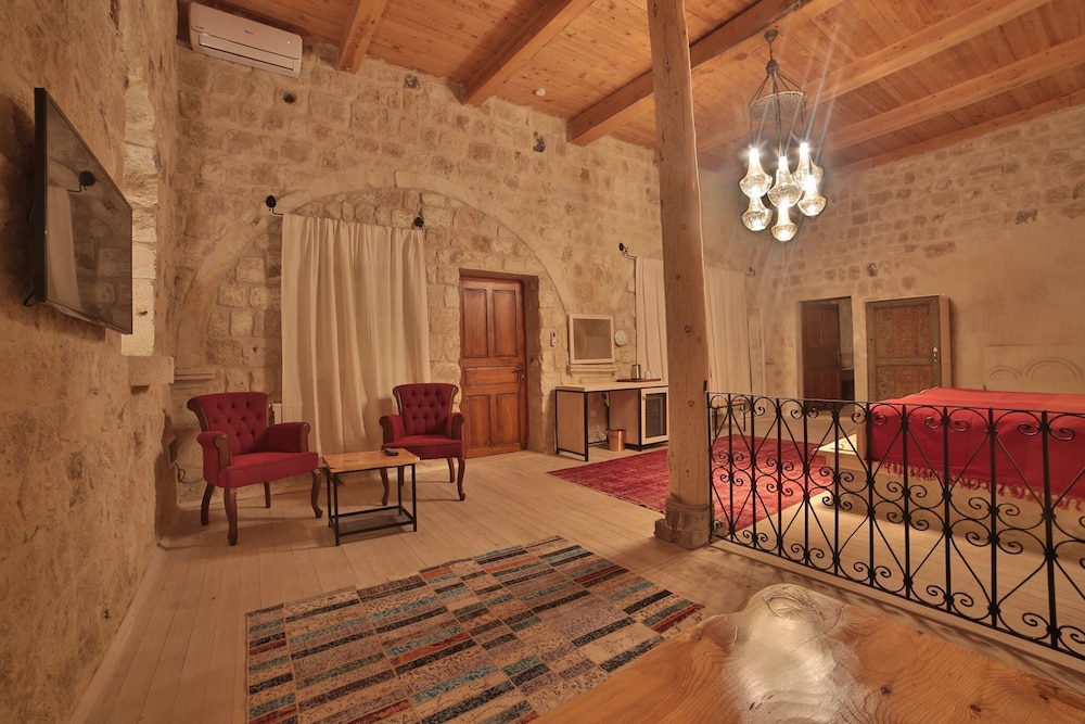 Executive Suite - Photo 7