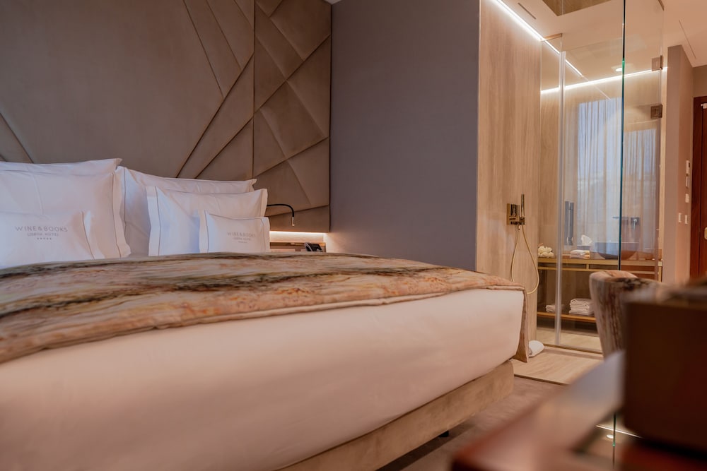 Superior Double Room thumbnail 6