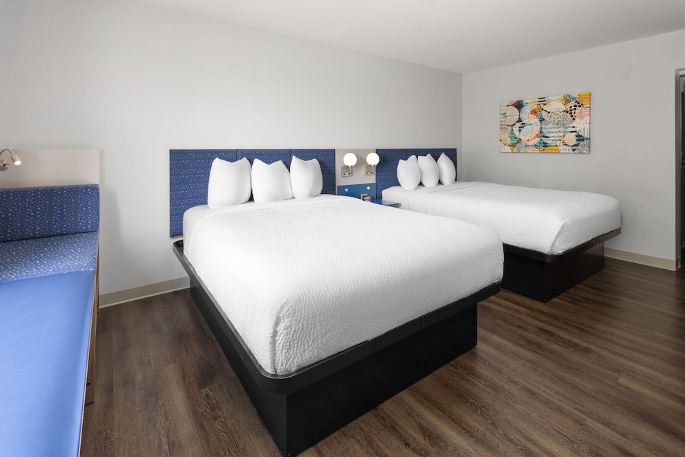 Room, 2 Queen Beds, Accessible, Non Smoking (Mobility, Bathtub w/Grab Bars) photo 2