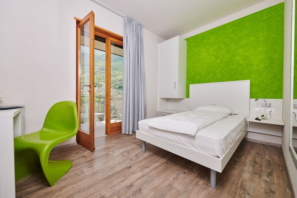 Single Room, 1 Large Twin Bed, Terrace, Mountain View photo 1