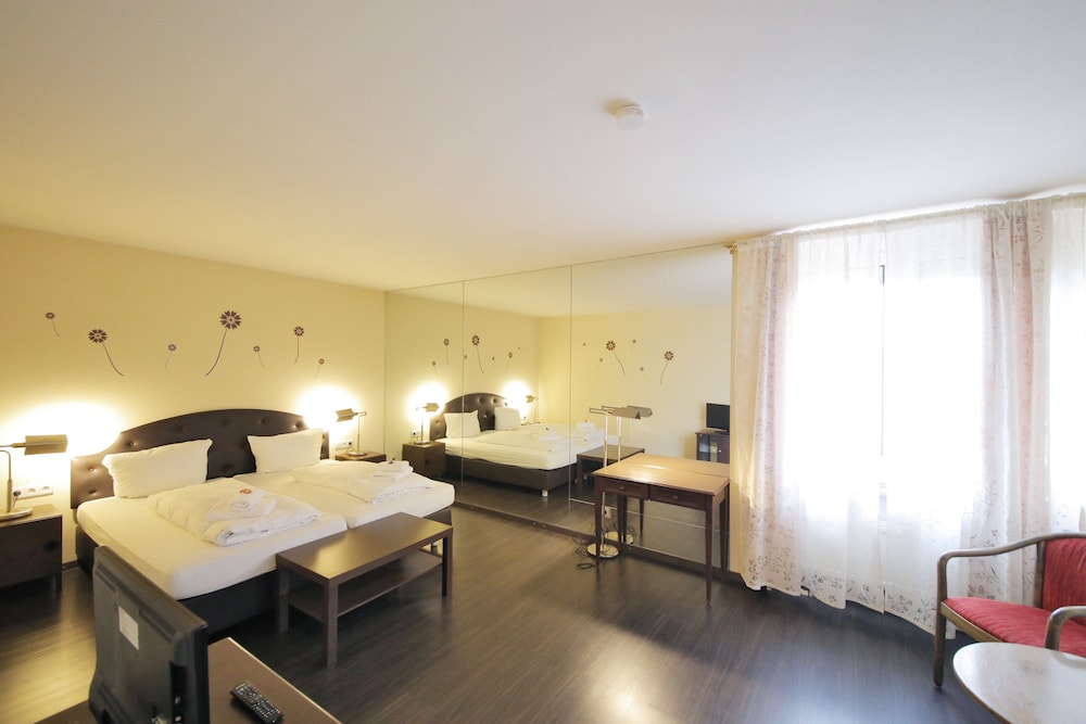 Basic Double or Twin Room, 1 Bedroom, Non Smoking photo 2