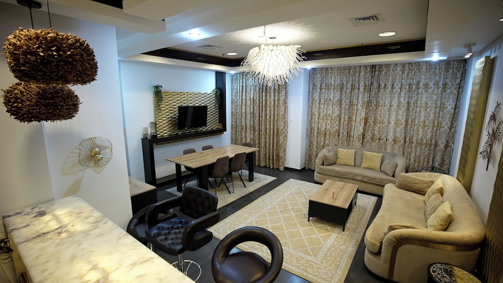 Deluxe Apartment