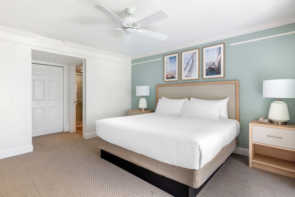 2 Bedroom King and 2 Twins Suite - Photo 3