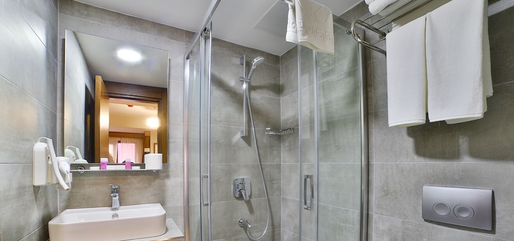 Standard Double or Twin Room photo 2